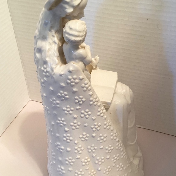 SALE! … M. J. HUMMEL…LARGE MADONNA AND CHILD PORCELAIN FIGURINE..minor flaws - Picture 4 of 11